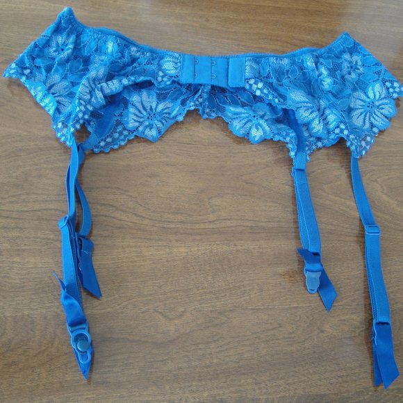 Victoria's Secret blue lace garter belt - Picture 3 of 7